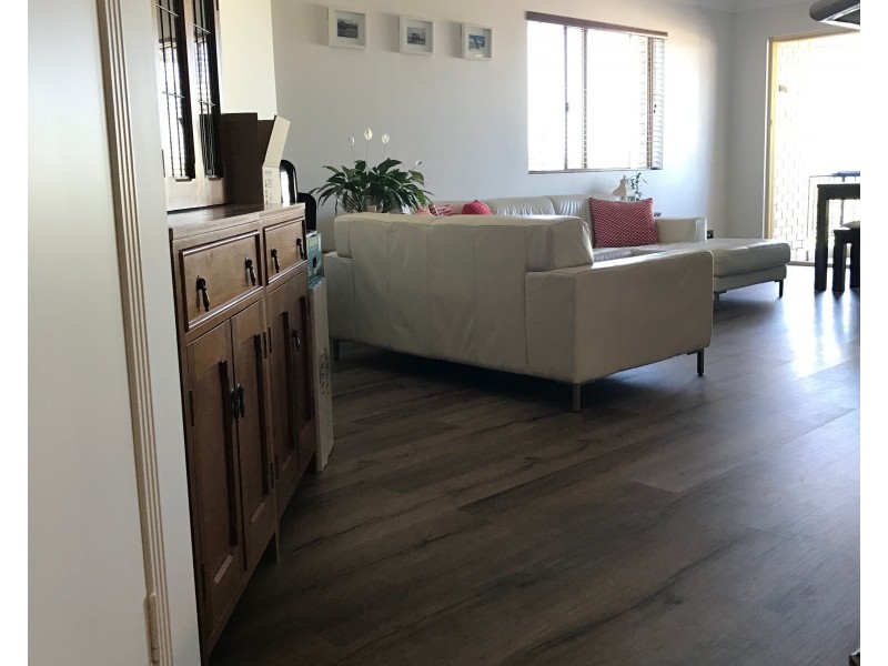 11/9 Errol Avenue, Paradise Point QLD 4216