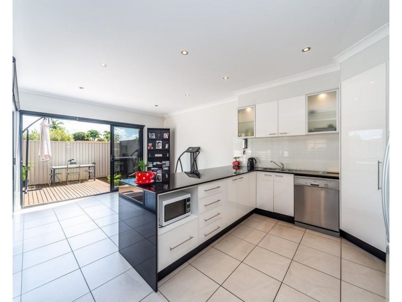 1/40 Bayview Street, Runaway Bay QLD 4216