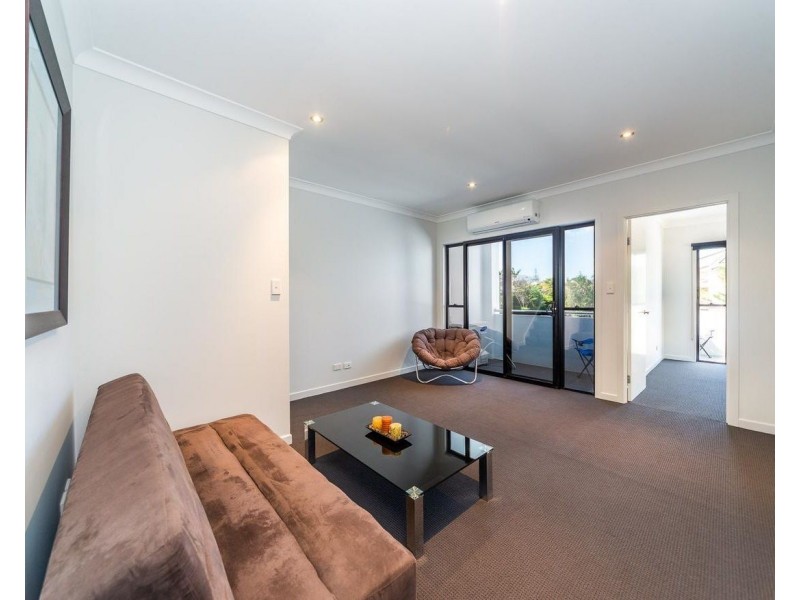 1/40 Bayview Street, Runaway Bay QLD 4216