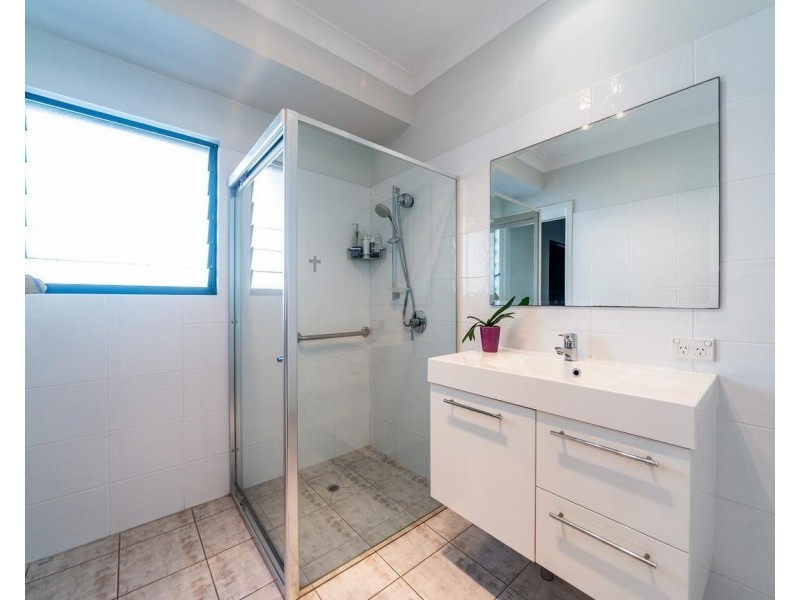 1/40 Bayview Street, Runaway Bay QLD 4216