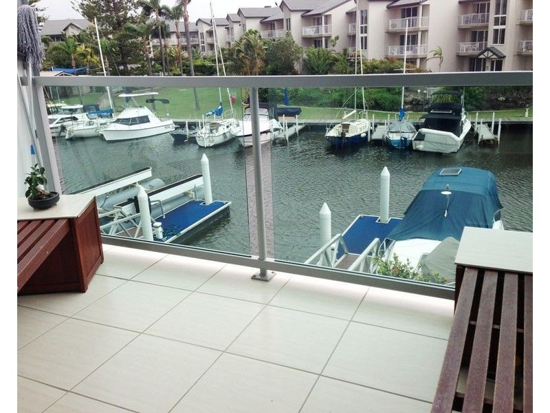4/10 Oatland Esplanade, Runaway Bay QLD 4216