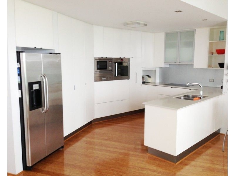 4/10 Oatland Esplanade, Runaway Bay QLD 4216