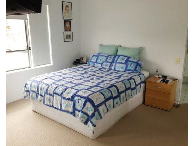 4/10 Oatland Esplanade, Runaway Bay QLD 4216