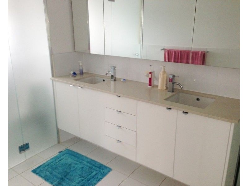 4/10 Oatland Esplanade, Runaway Bay QLD 4216