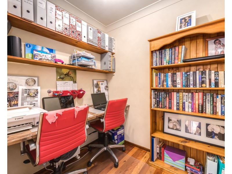11 Wolvi Place, Helensvale QLD 4212