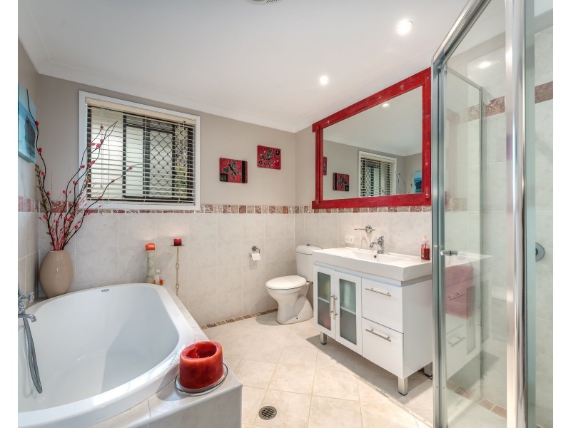 11 Wolvi Place, Helensvale QLD 4212
