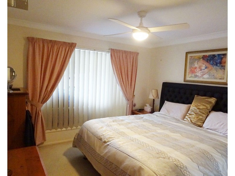 11 Madasin Close, Arundel QLD 4214