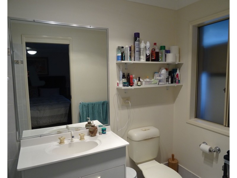 11 Madasin Close, Arundel QLD 4214