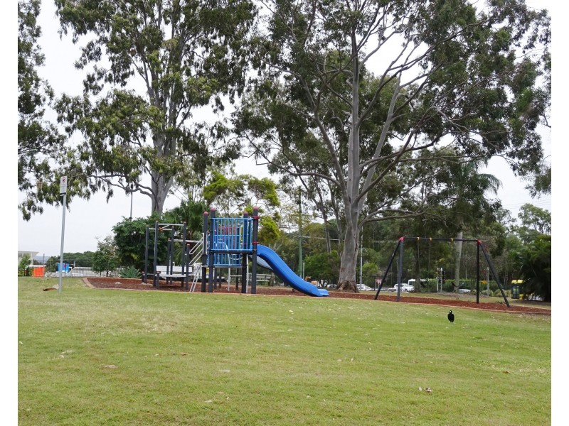 11 Madasin Close, Arundel QLD 4214