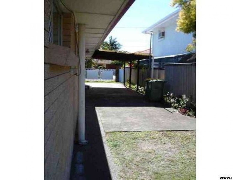 14 SHOVELLER Avenue, Paradise Point QLD 4216