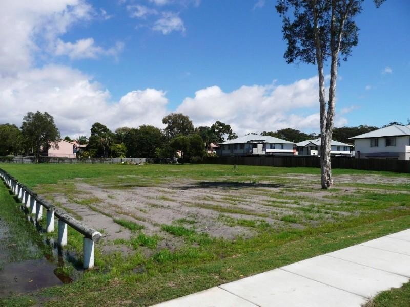 32 Usher Avenue, Labrador QLD 4215