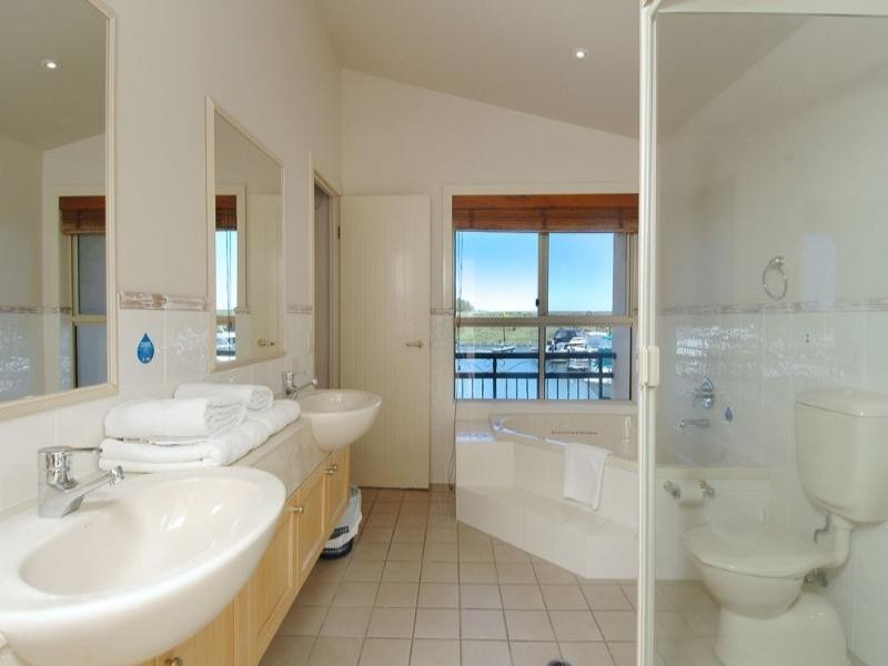 60 John Lund Drive, Hope Island QLD 4212