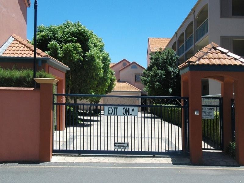 60 John Lund Drive, Hope Island QLD 4212