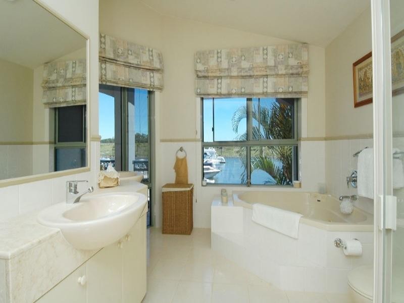 72 John Lund Drive, Hope Island QLD 4212