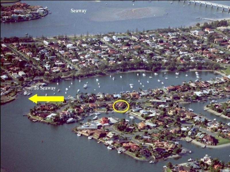 18 Lindsay Parade, Paradise Point QLD 4216