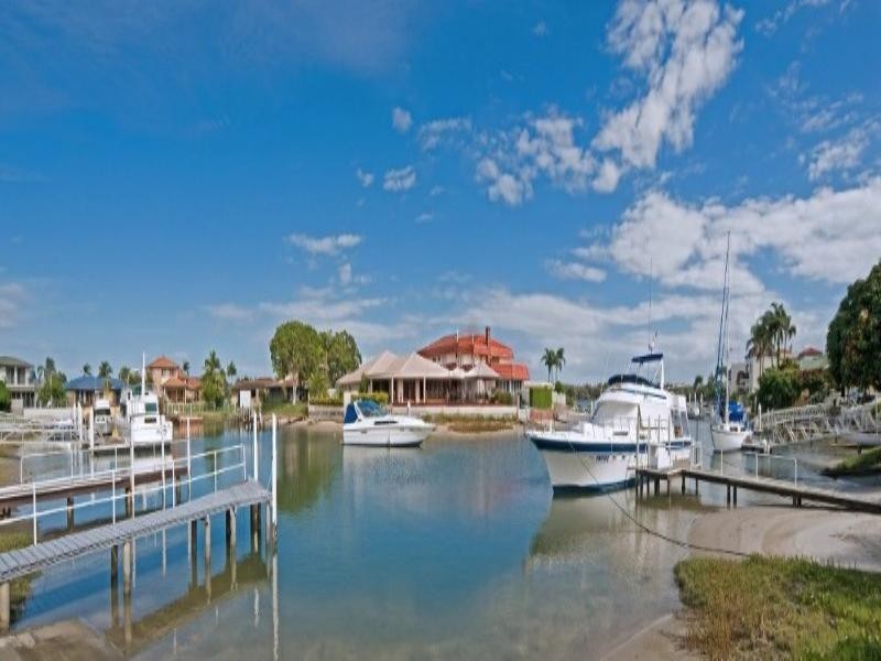 18 Lindsay Parade, Paradise Point QLD 4216