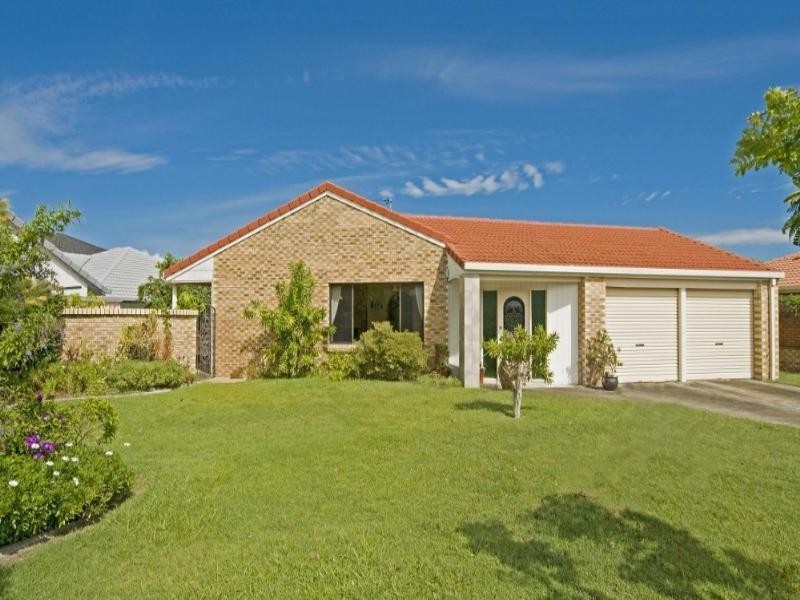 18 Lindsay Parade, Paradise Point QLD 4216