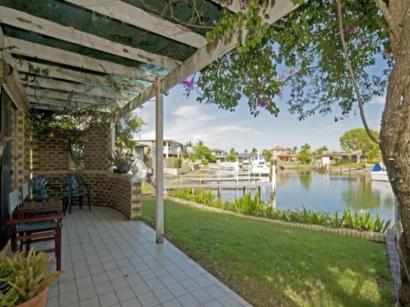 18 Lindsay Parade, Paradise Point QLD 4216