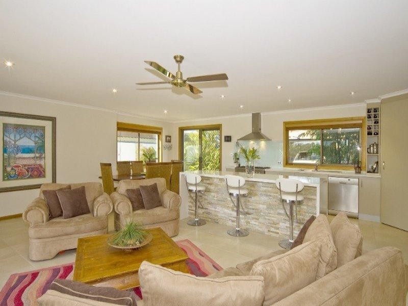 7 Jennifer Avenue, Runaway Bay QLD 4216