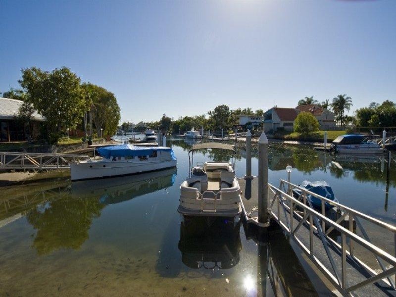 7 Jennifer Avenue, Runaway Bay QLD 4216