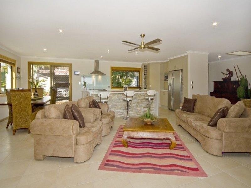 7 Jennifer Avenue, Runaway Bay QLD 4216