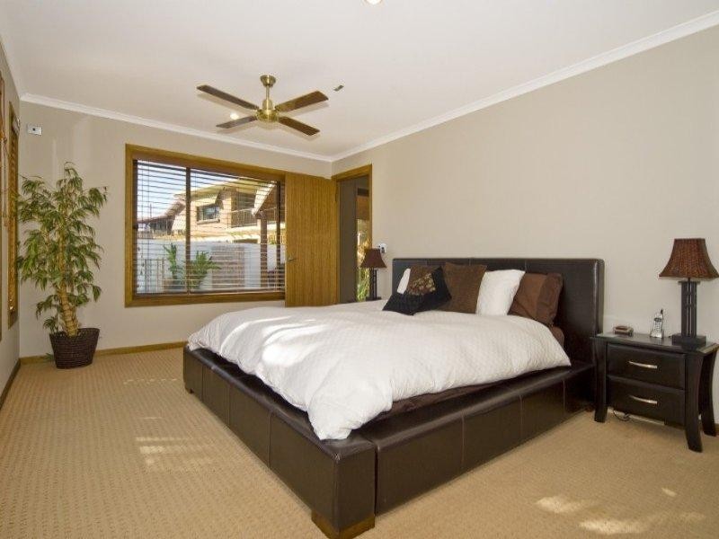 7 Jennifer Avenue, Runaway Bay QLD 4216