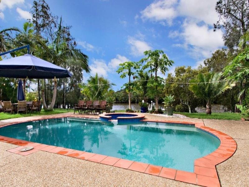 33 Champagne Boulevard, Helensvale QLD 4212