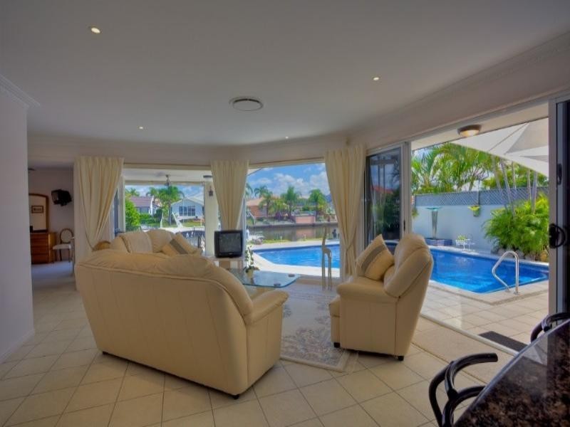 10 Midnight Court, Runaway Bay QLD 4216