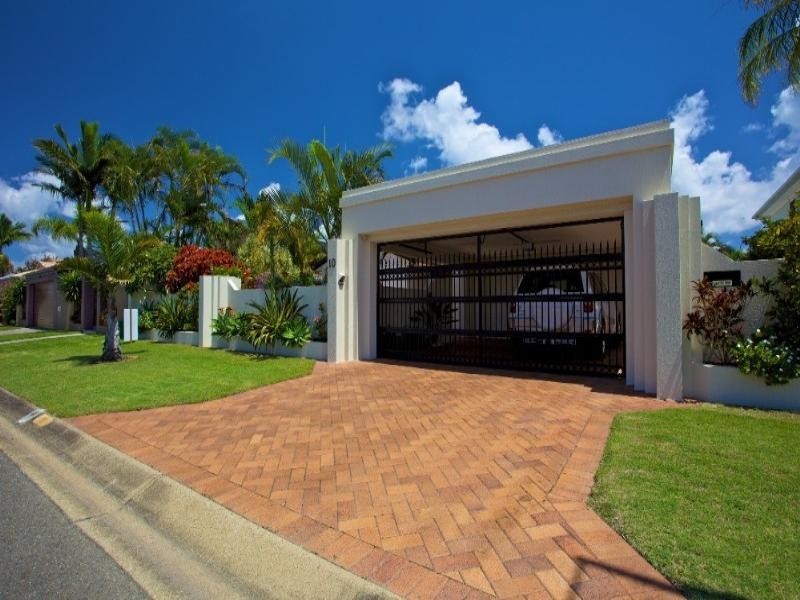 10 Midnight Court, Runaway Bay QLD 4216