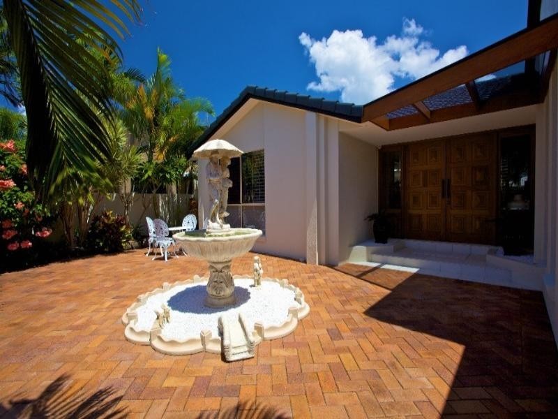 10 Midnight Court, Runaway Bay QLD 4216