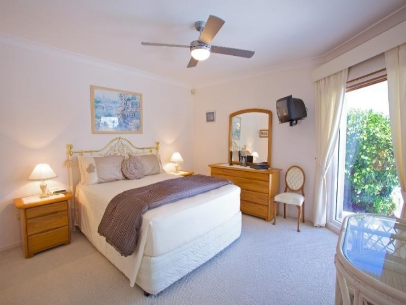 10 Midnight Court, Runaway Bay QLD 4216