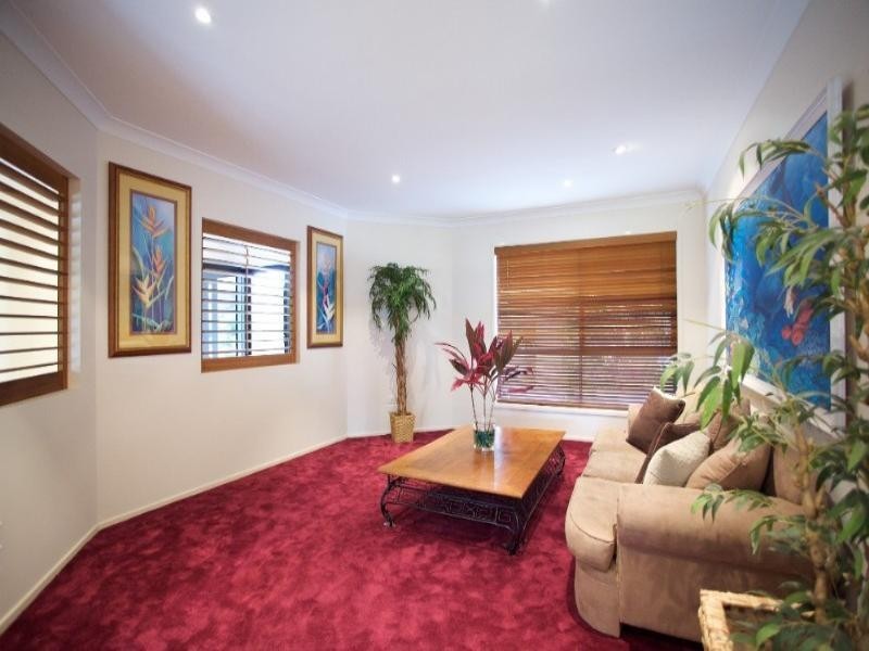 52 Riverdowns Crescent, Helensvale QLD 4212
