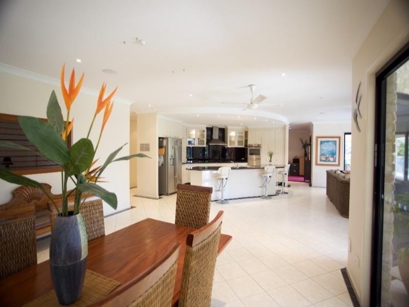 52 Riverdowns Crescent, Helensvale QLD 4212
