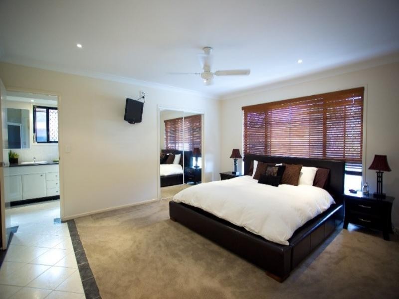 52 Riverdowns Crescent, Helensvale QLD 4212