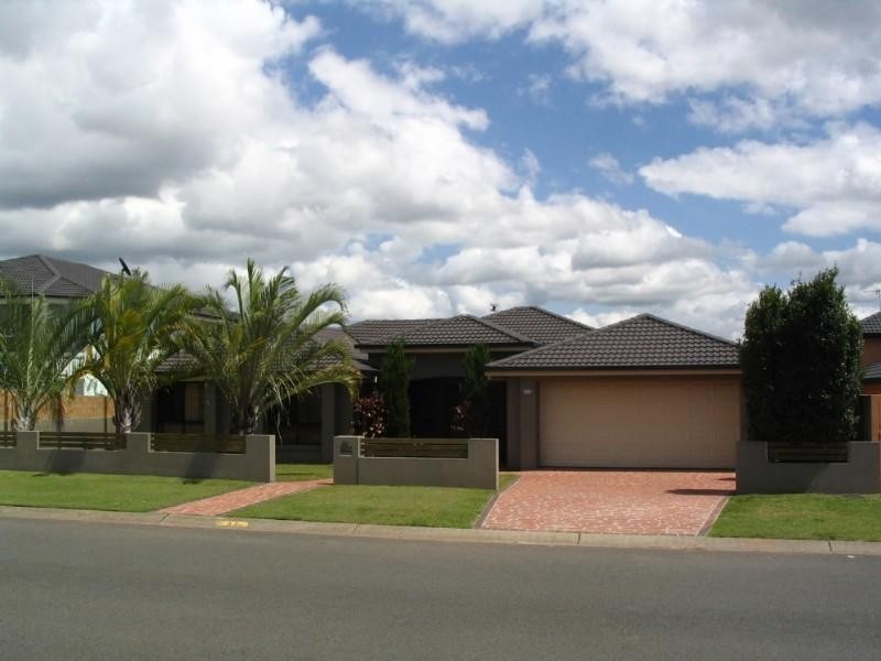 41 Maltravers Drive, Arundel QLD 4214
