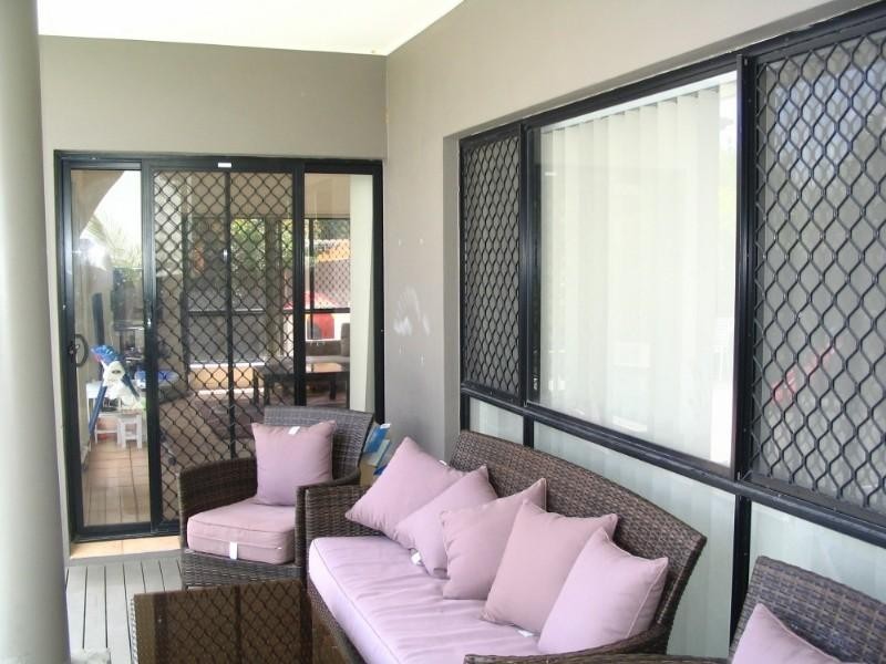 41 Maltravers Drive, Arundel QLD 4214