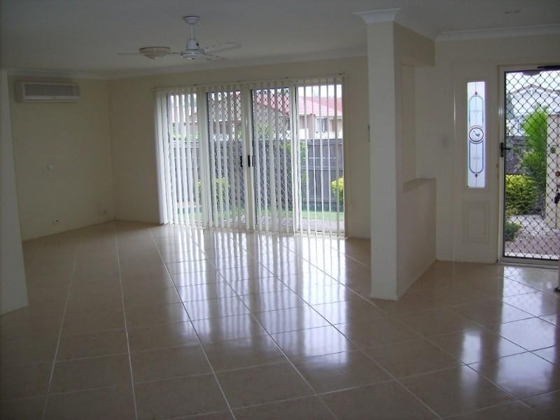 2/157 Whiting Street, Labrador QLD 4215