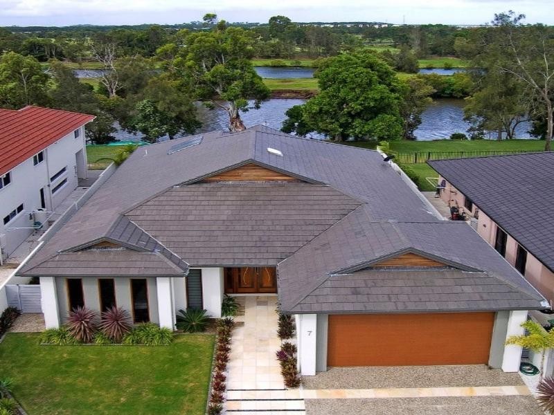 7 Parkview Place, Helensvale QLD 4212