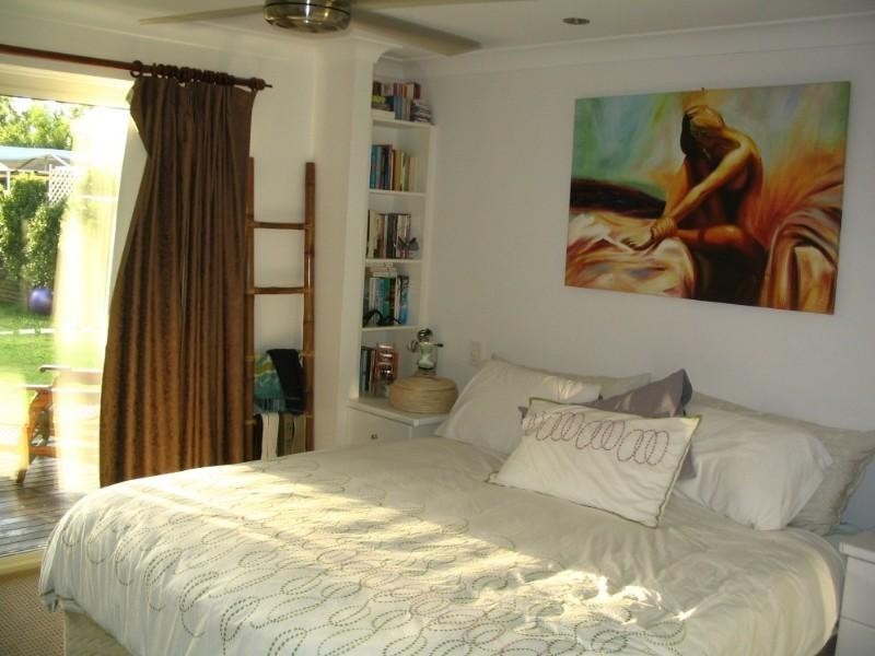 24 Stradbroke Street, Biggera Waters QLD 4216