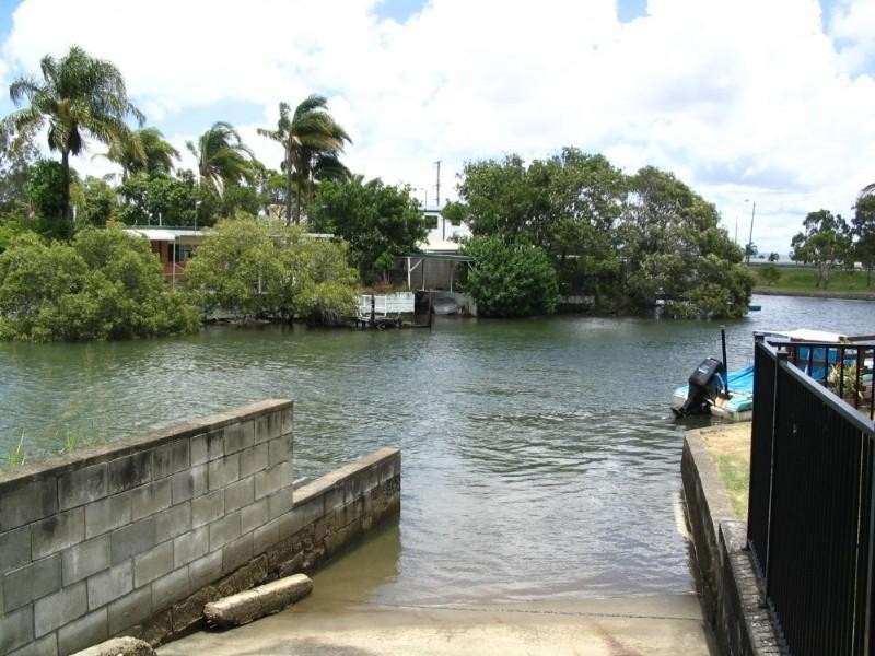 24 Stradbroke Street, Biggera Waters QLD 4216