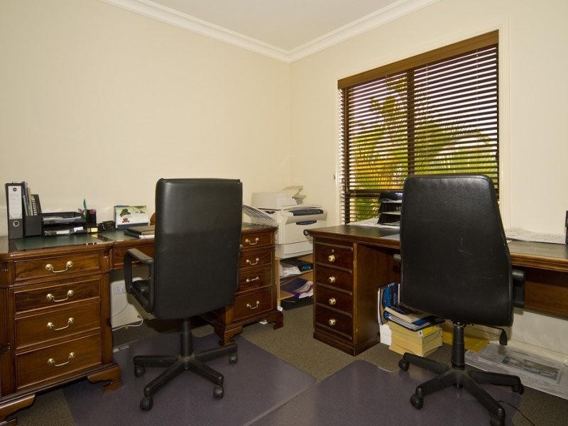 5 Petworth Court, Arundel QLD 4214