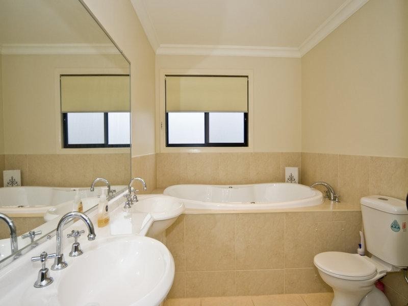 5 Petworth Court, Arundel QLD 4214