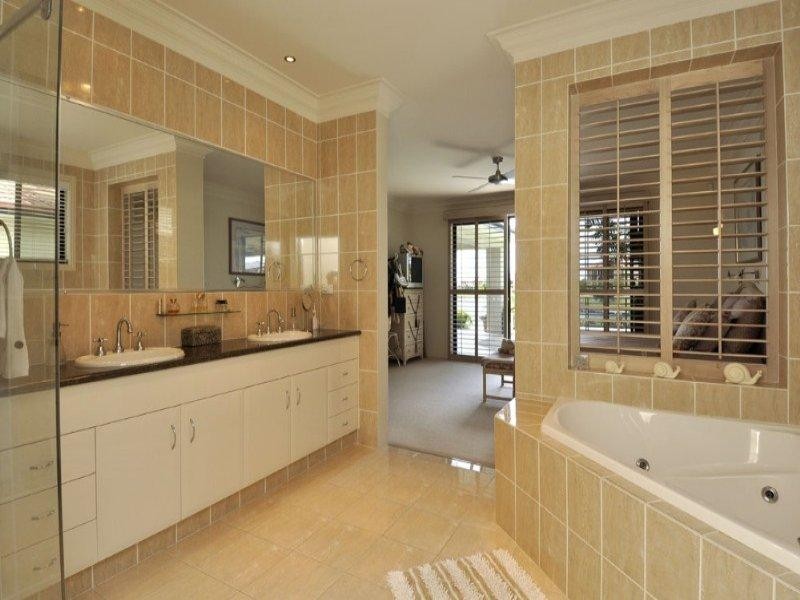 23 Sabrina Avenue, Hope Island QLD 4212