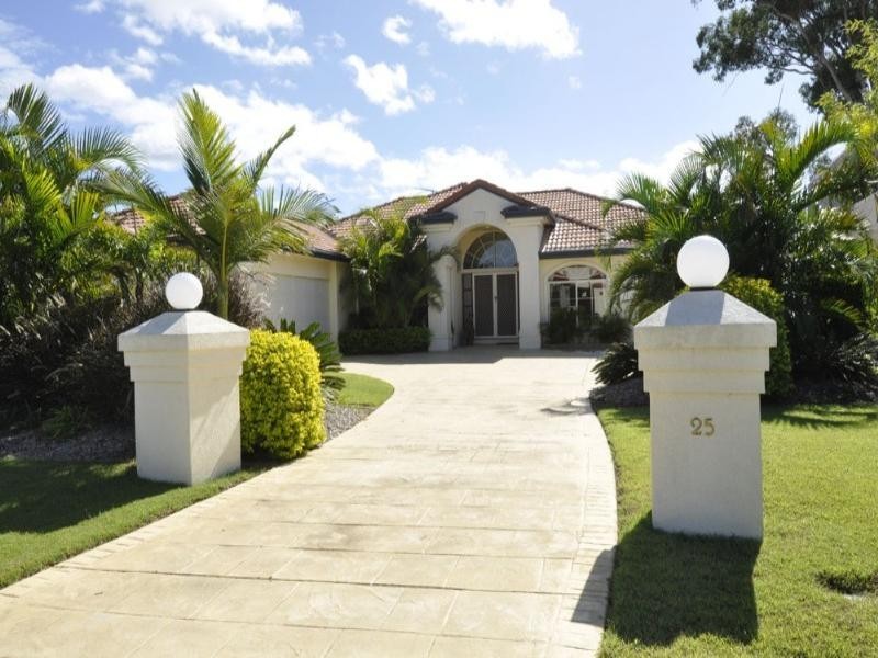 25 Champagne Boulevard, Helensvale QLD 4212