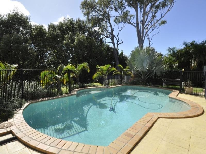 25 Champagne Boulevard, Helensvale QLD 4212