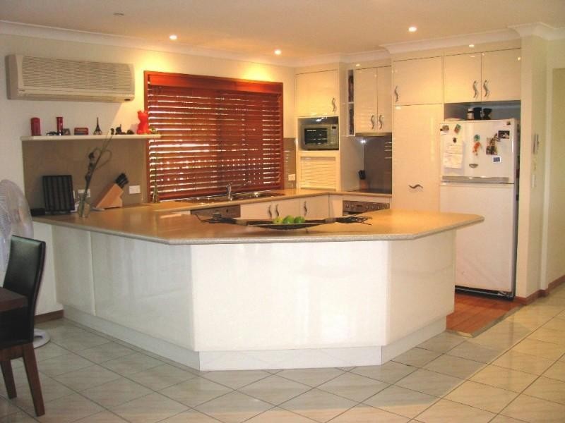 Hollywell QLD 4216