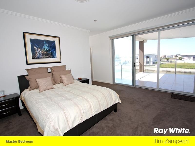 75 Compass Drive, Biggera Waters QLD 4216