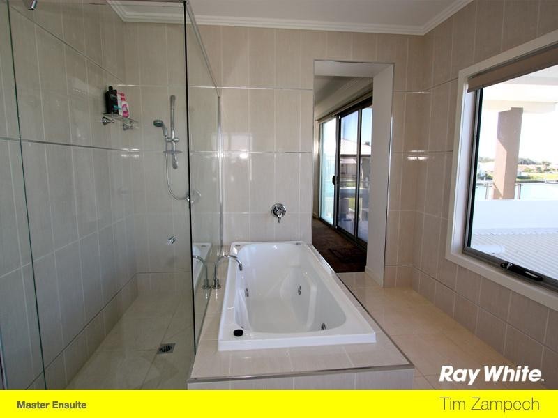 75 Compass Drive, Biggera Waters QLD 4216
