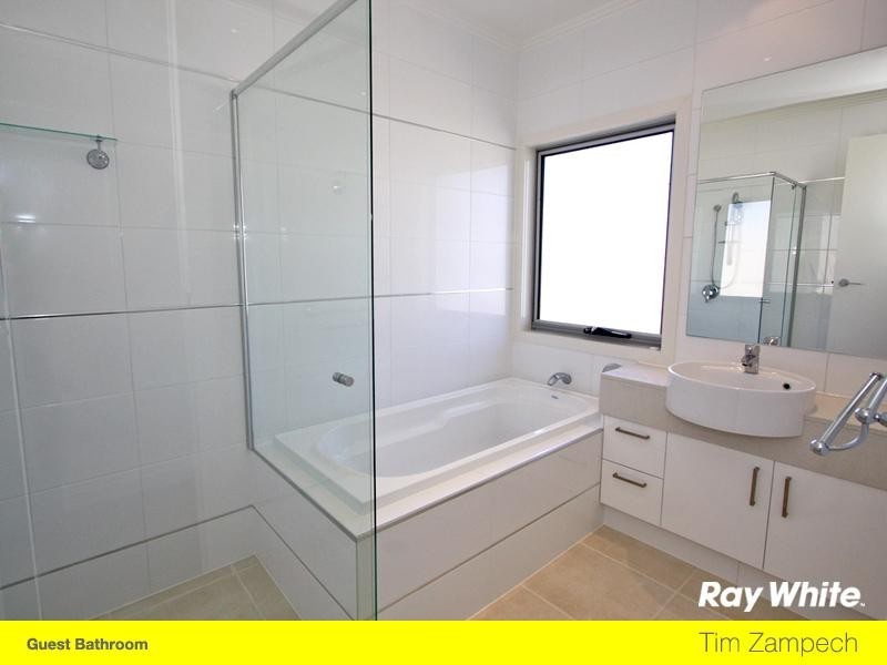 75 Compass Drive, Biggera Waters QLD 4216