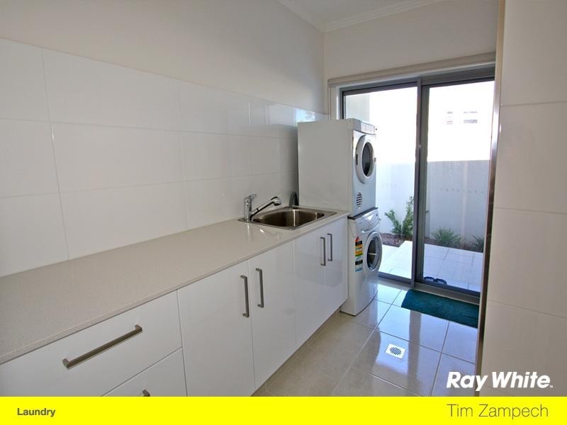 75 Compass Drive, Biggera Waters QLD 4216